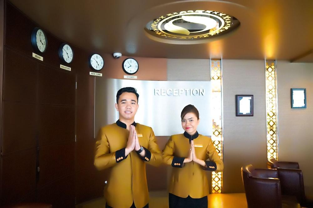 Hermes Palace Hotel Медан Екстериор снимка