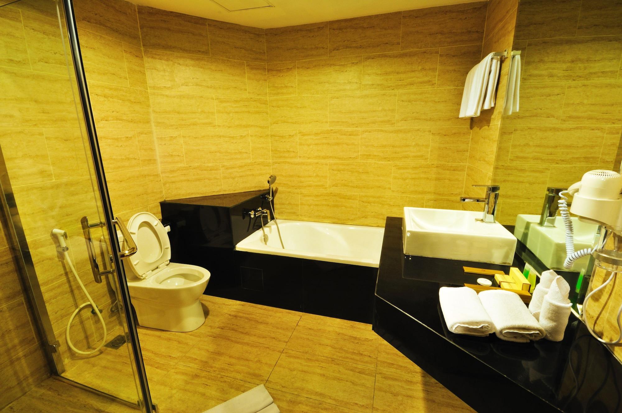 Hermes Palace Hotel Медан Екстериор снимка