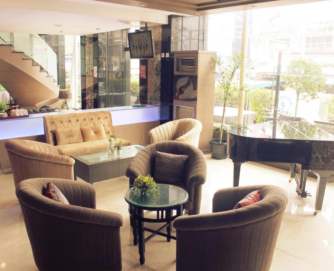 Hermes Palace Hotel Медан Екстериор снимка