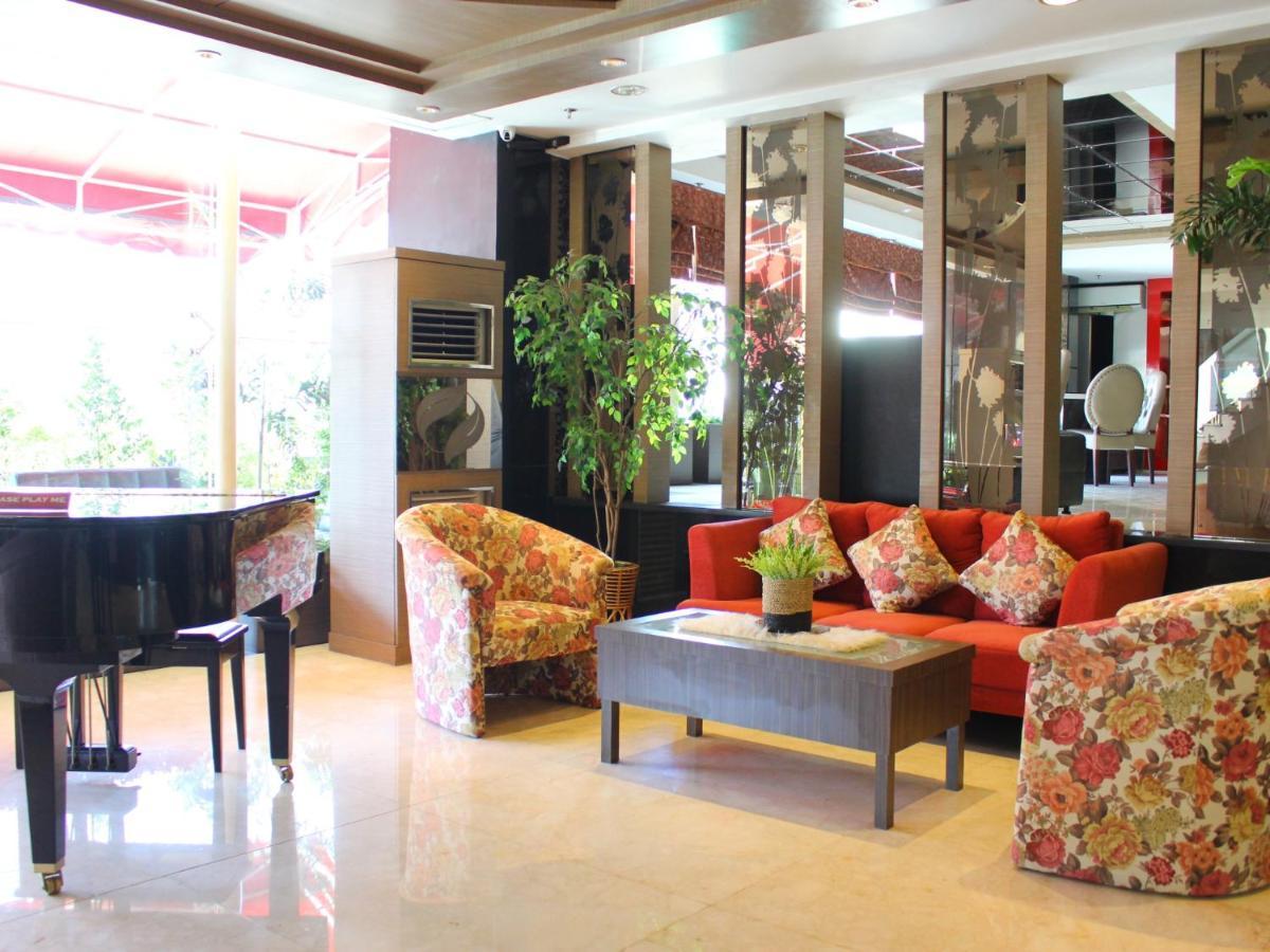 Hermes Palace Hotel Медан Екстериор снимка