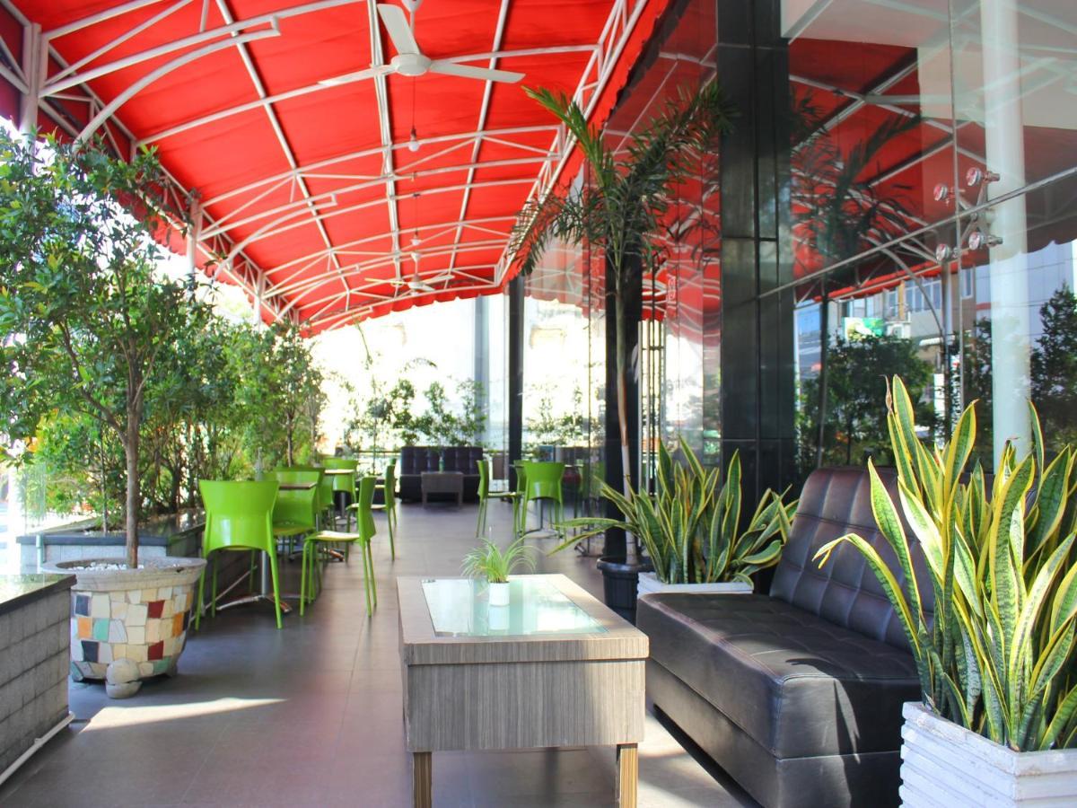 Hermes Palace Hotel Медан Екстериор снимка