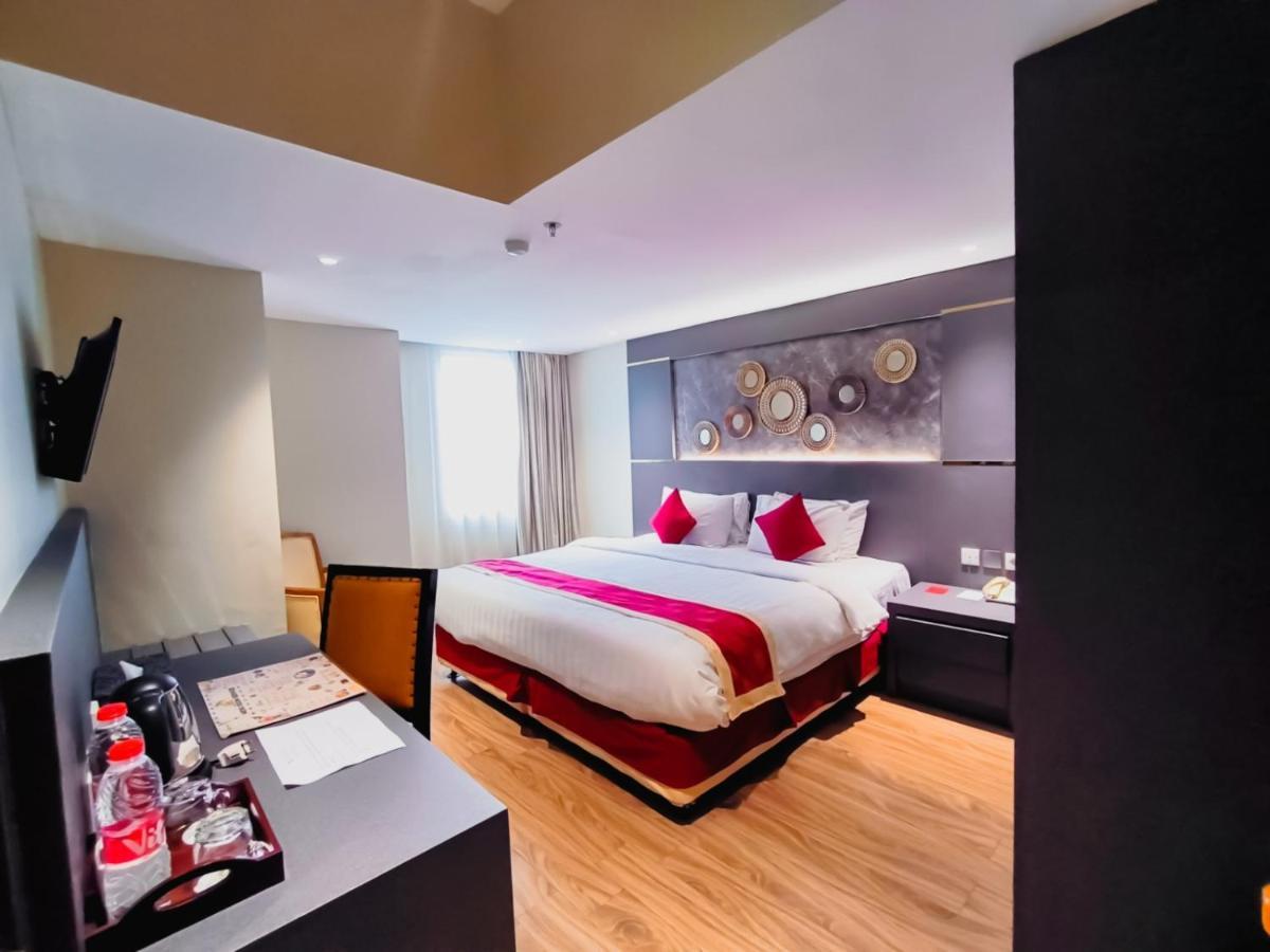 Hermes Palace Hotel Медан Екстериор снимка
