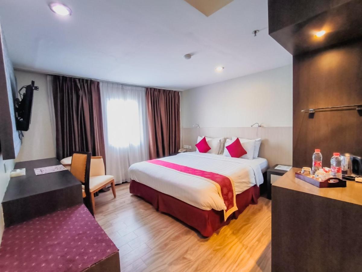 Hermes Palace Hotel Медан Екстериор снимка