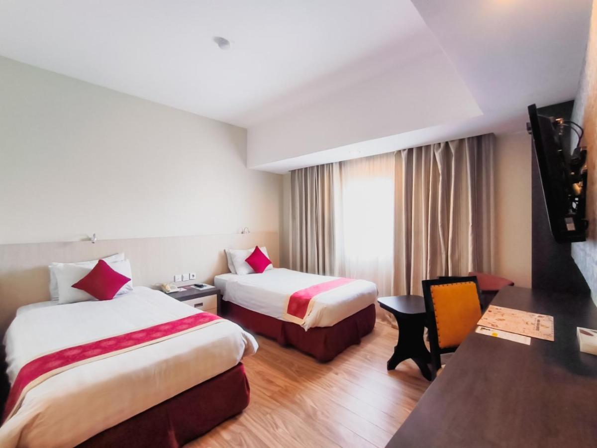 Hermes Palace Hotel Медан Екстериор снимка
