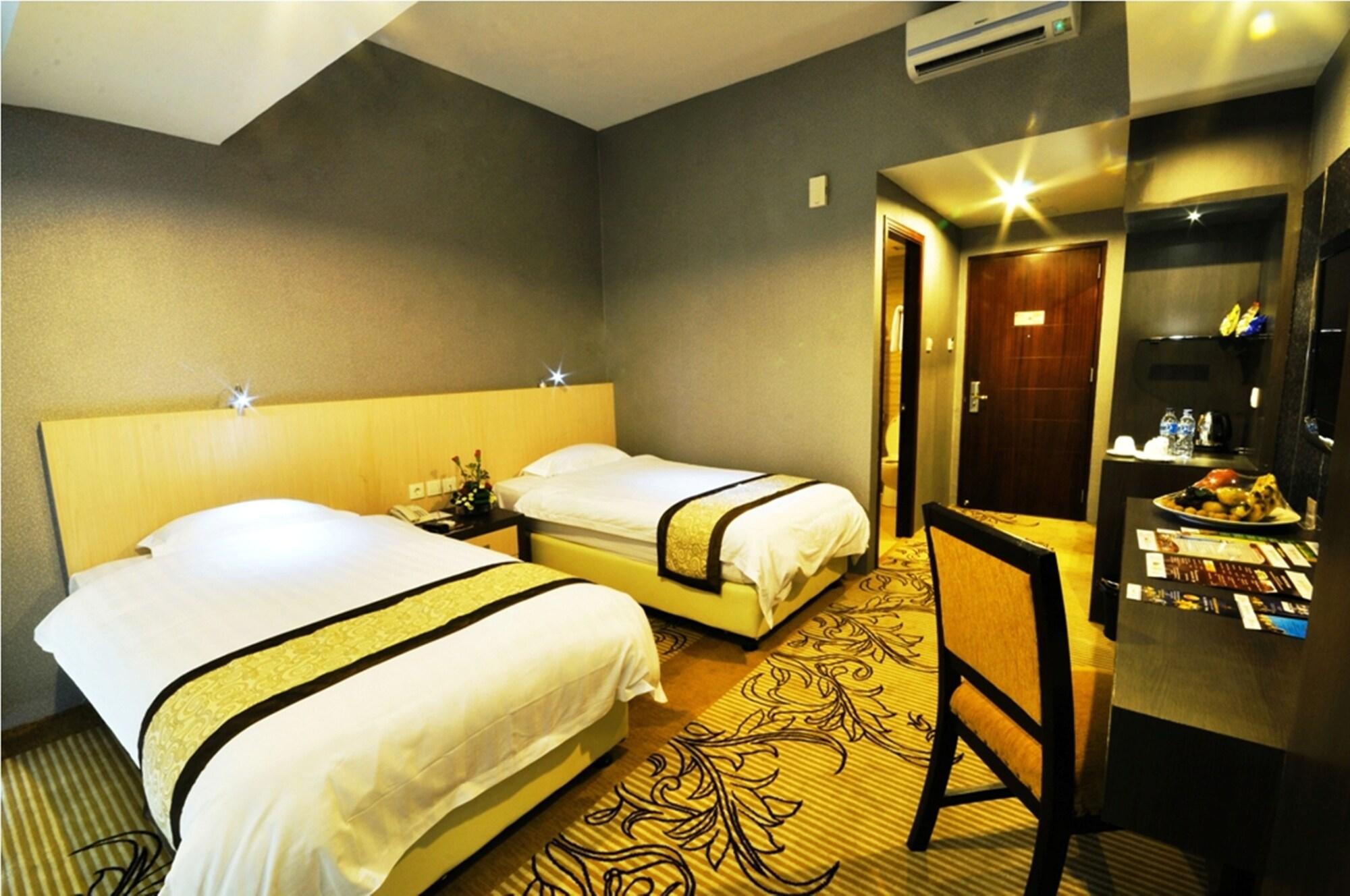 Hermes Palace Hotel Медан Екстериор снимка