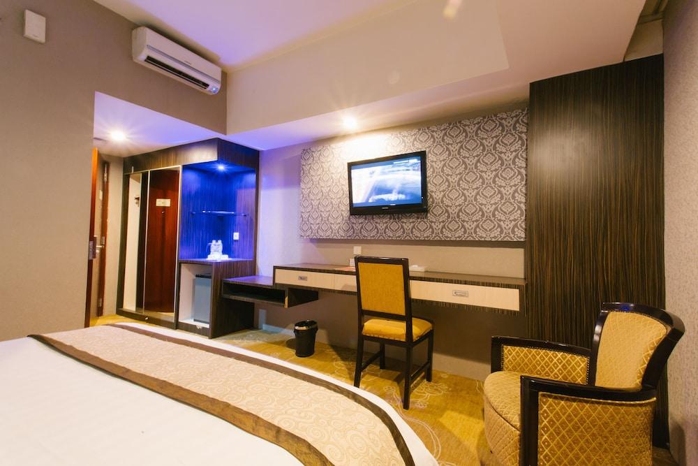 Hermes Palace Hotel Медан Екстериор снимка