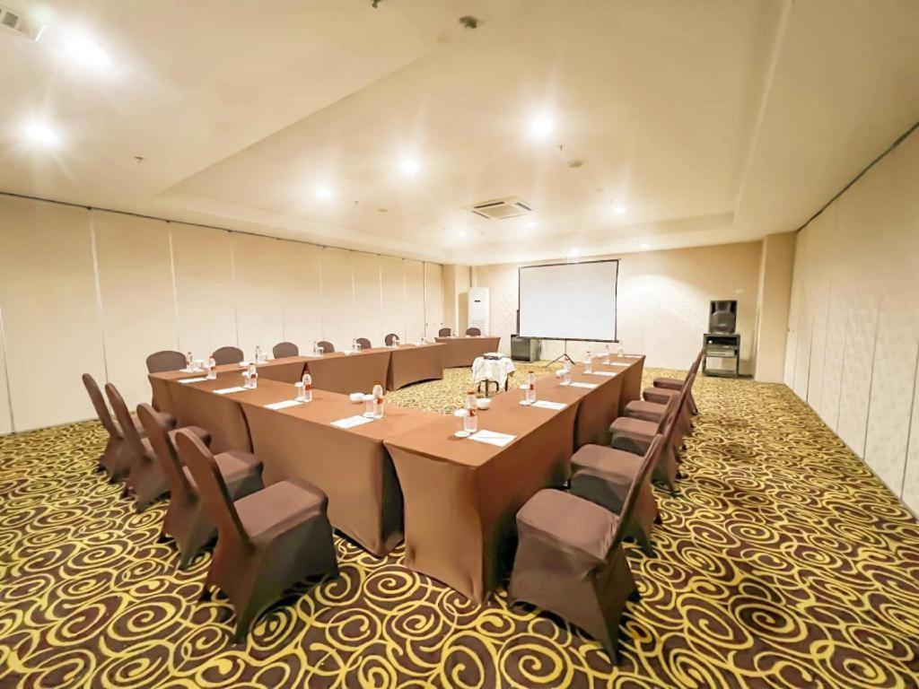 Hermes Palace Hotel Медан Екстериор снимка
