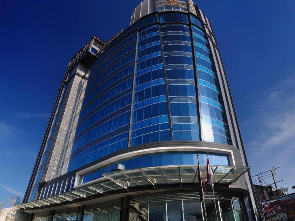 Hermes Palace Hotel Медан Екстериор снимка