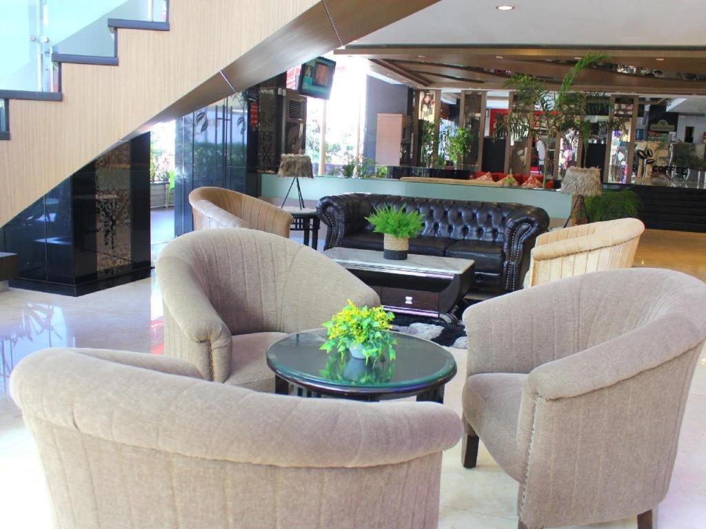 Hermes Palace Hotel Медан Екстериор снимка