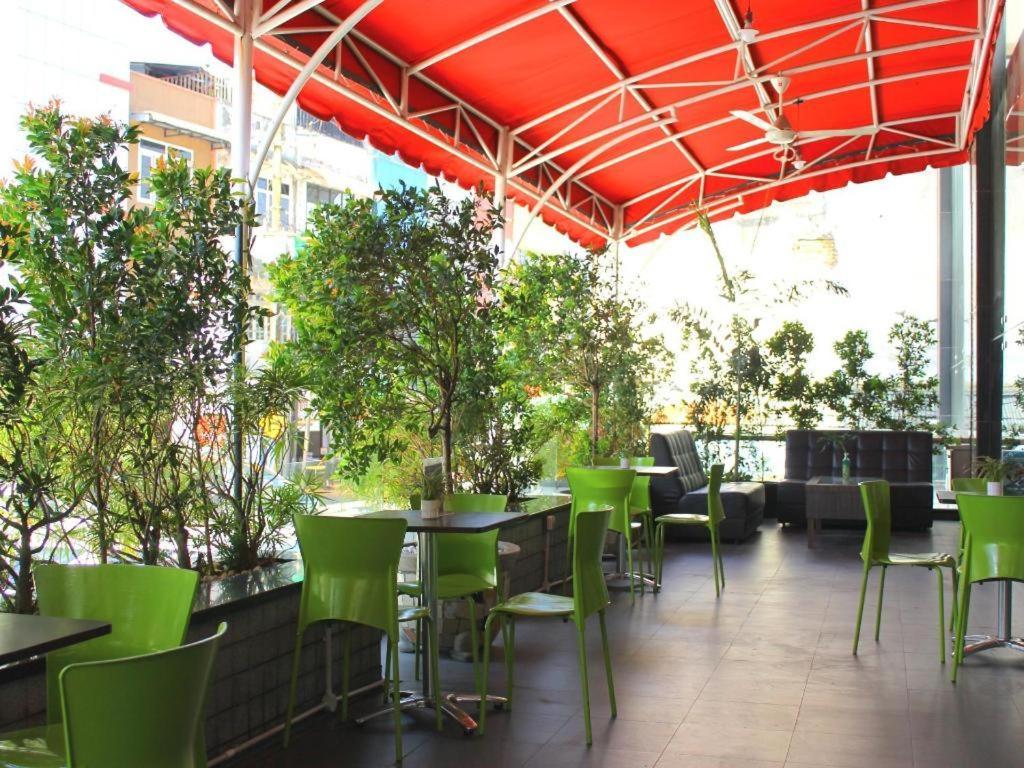 Hermes Palace Hotel Медан Екстериор снимка