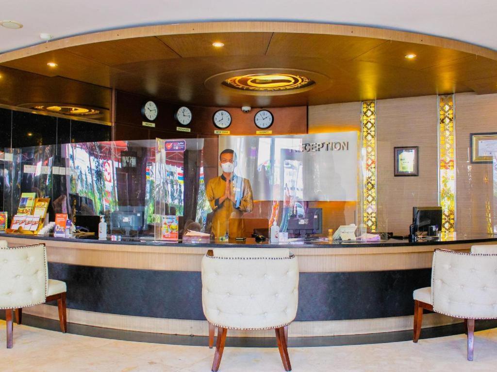Hermes Palace Hotel Медан Екстериор снимка