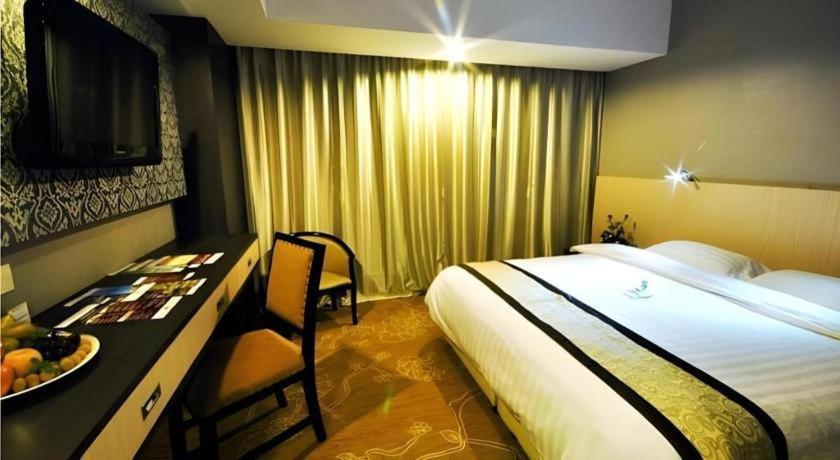Hermes Palace Hotel Медан Екстериор снимка