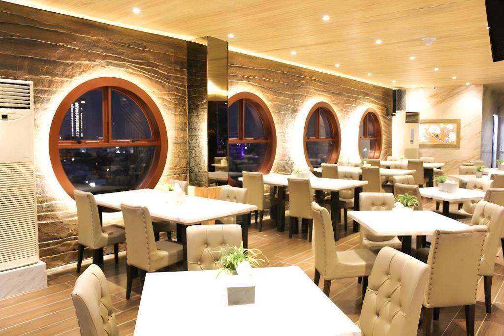 Hermes Palace Hotel Медан Екстериор снимка