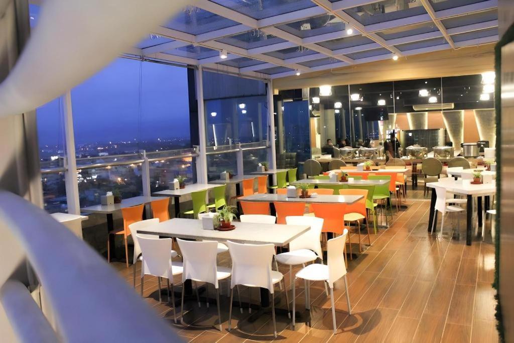 Hermes Palace Hotel Медан Екстериор снимка