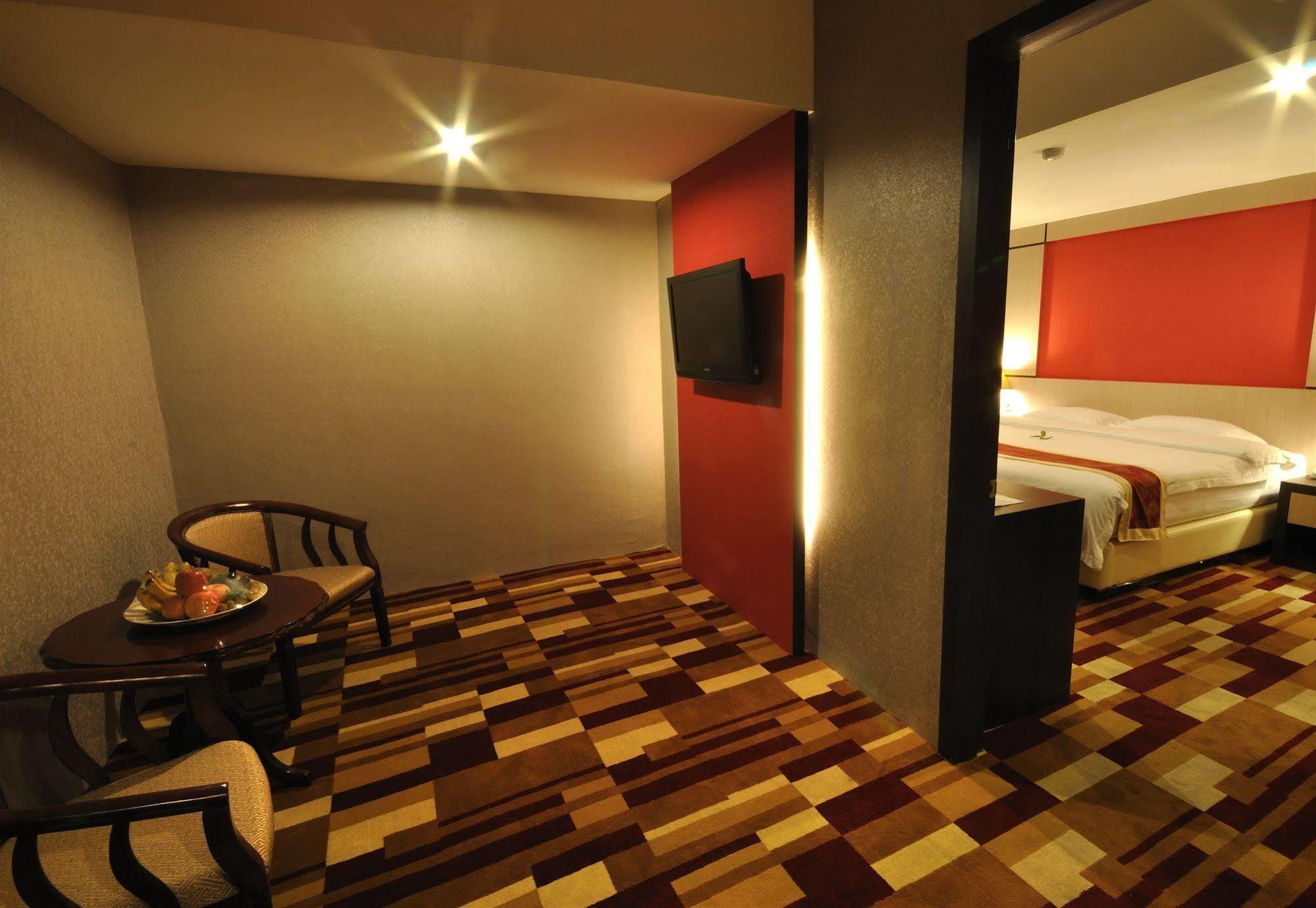 Hermes Palace Hotel Медан Екстериор снимка